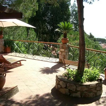 Leonida Apartment *